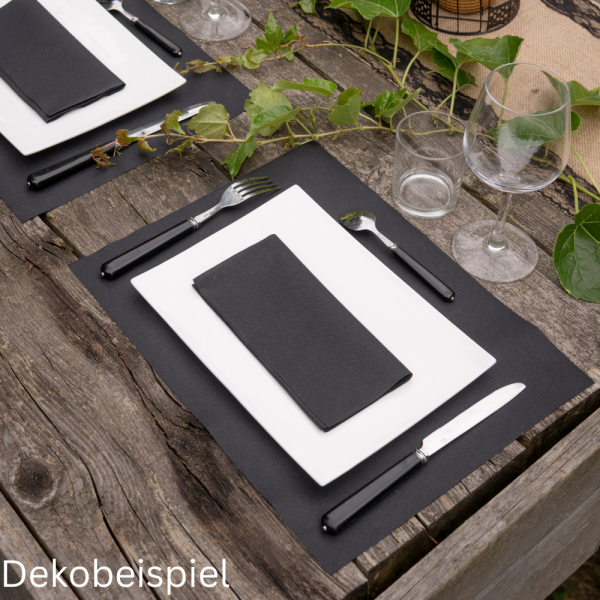 Dekobeispiel mit einem Airlaid Tischläufer als Tischset in Schwarz.