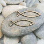 20er Pack Servietten Kommunion, Konfirmation Fische und Steine 33 x 33 cm