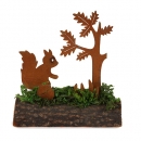 Eichhörnchen und Baum, Naturrost auf Baumstamm, 97 mm