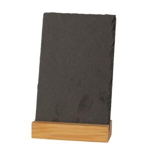 Hochkant stehende dunkle Schiefertafel mit...