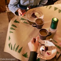 Dekobeispiel für die Duni Stumpenkerze Metallic in...