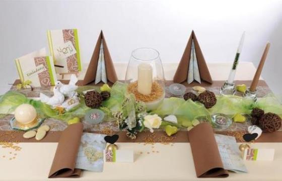 Tischdeko zur Hochzeit in Grün und Braun