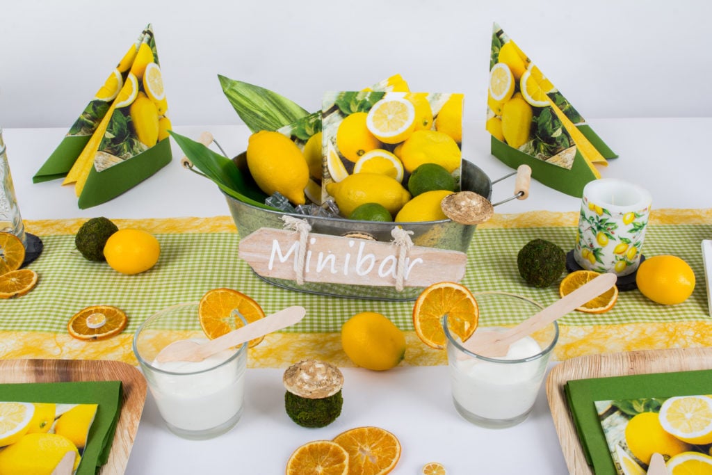 Tischdekoration mit Zitronen