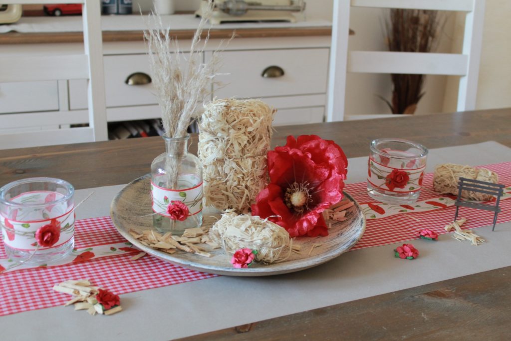 Tiscdeko mit Mohn - Ausschnitt