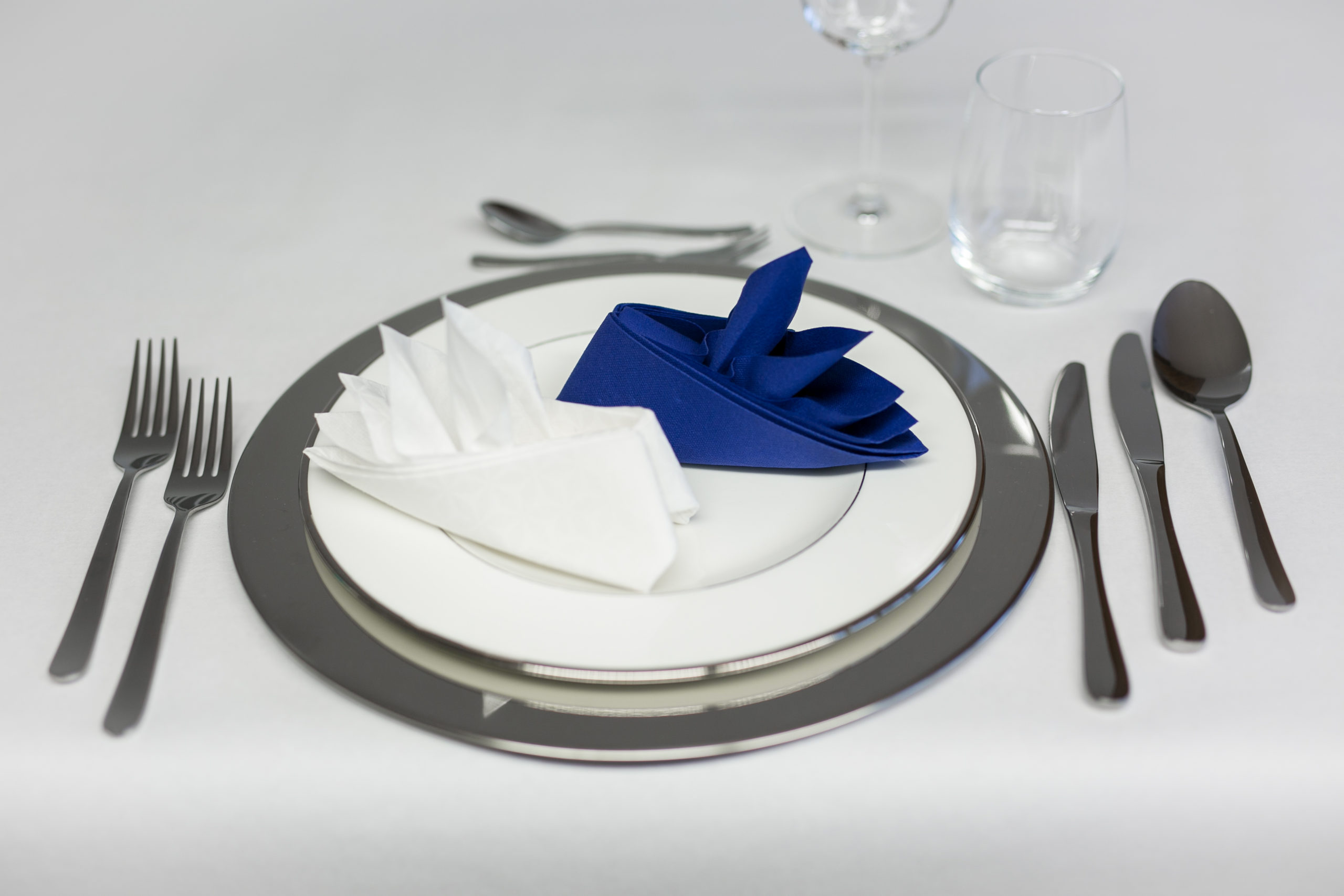 Servietten falten Dschunke Schritt für Schritt Anleitung Tafeldeko